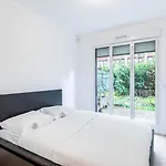 Appartement Guestready - Charming With A Small Garden Parijs